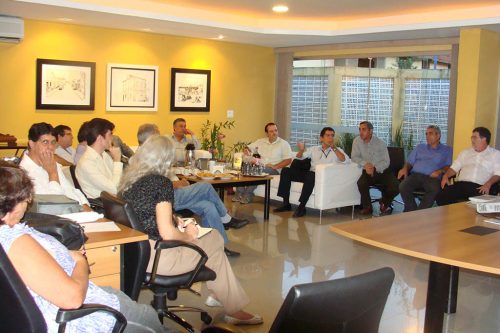 Apresentação do Sistema de Fiscalização do CONFEA/CREA e dos Impactos dos Loteamentos Irregulares no Desenvolvimento Urbano e Rural, realizado no Gabinete do Administrativo Municipal de Socorro, em 15/04/2011
